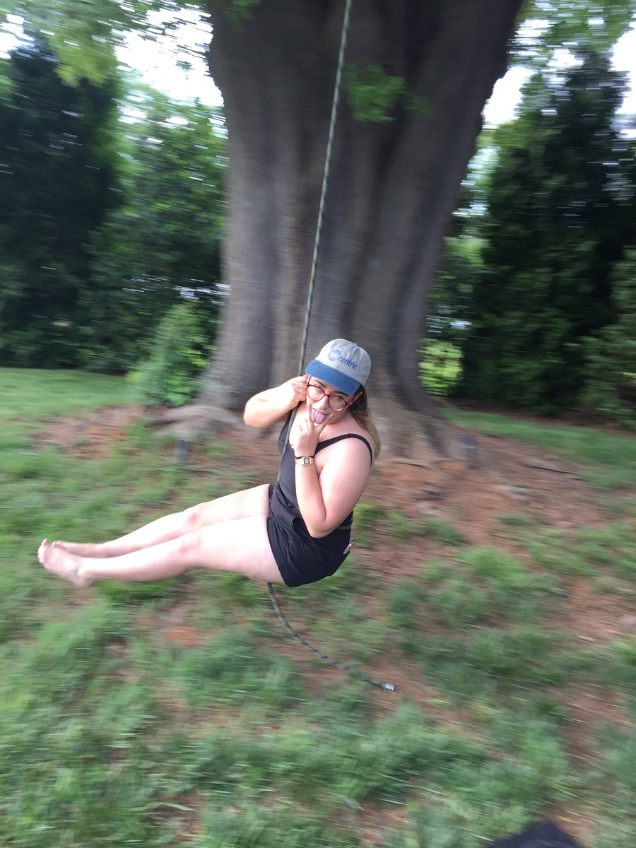 deluxe content tweet media