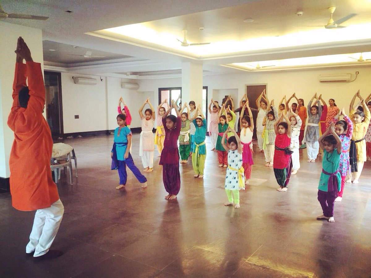 NatyaTarangini's tweet photo. NT #bootcampers start their day with 'Yog Sadhna' a holistic way to exercise body, mind & soul. #yoga #concludingday https://t.co/mNrdjH19iq