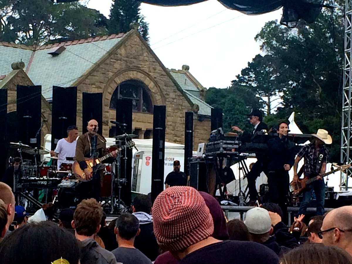 RobMarcusMusic's tweet photo. .@KinkyTheBand Great set at #OYSTERFEST! Really enjoyed the new song. #AccordianSolosRule #RocknRoll #RainorShine https://t.co/wES2T44Bnx