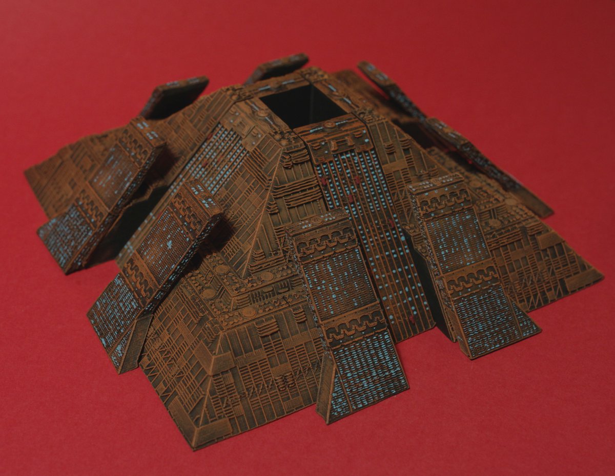 alice_creation's tweet photo. Aviable Model kit Blade Runner Pyramid tyrell corporation https://t.co/MP7rcZz90Q @StarshipModeler @SffModeller https://t.co/wlBt7LvLyN