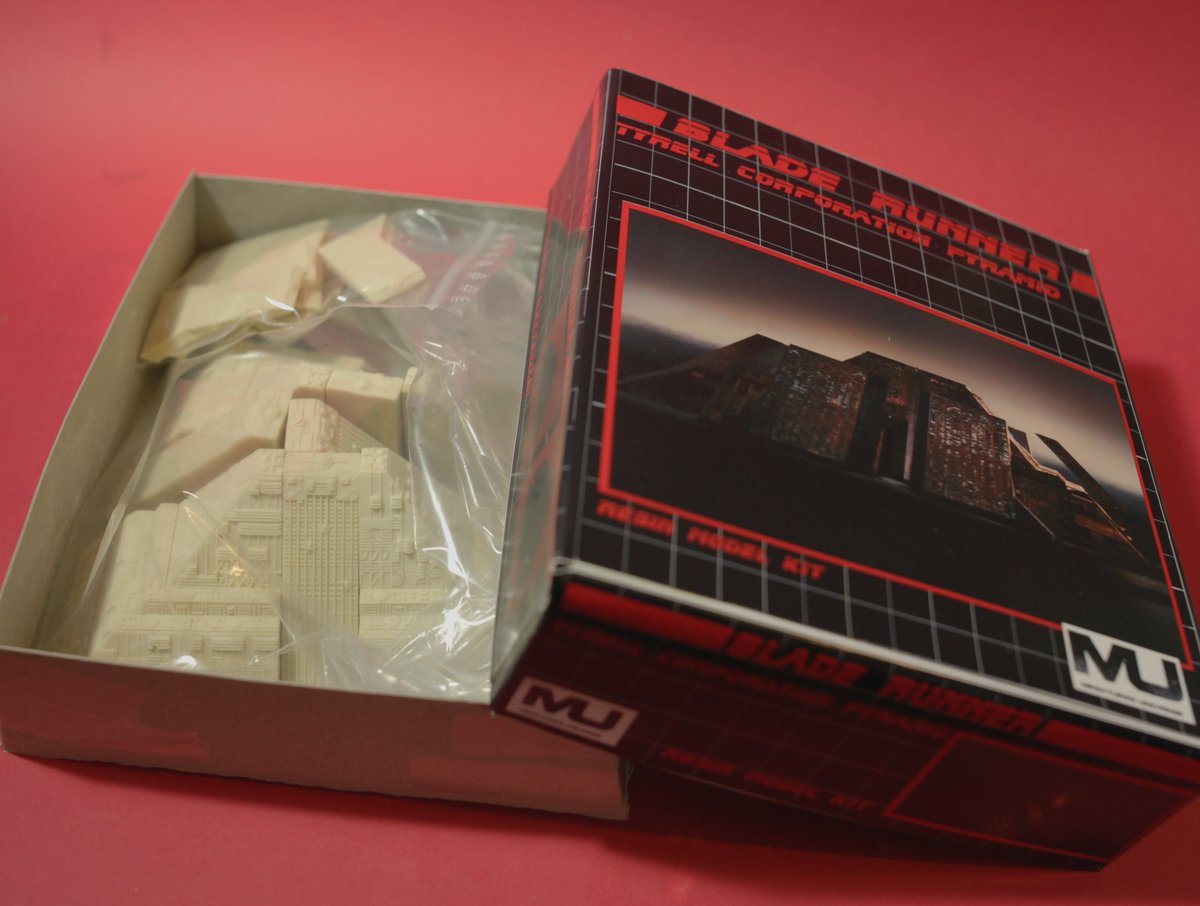 alice_creation's tweet photo. Aviable Model kit Blade Runner Pyramid tyrell corporation https://t.co/MP7rcZz90Q @StarshipModeler @SffModeller https://t.co/wlBt7LvLyN