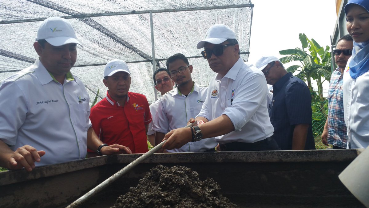 kpkt_gov's tweet photo. YBM @mpkotabelud melawat fasiliti Anaerobic Digester, teknologi mudah jana tenaga dr sampah organik. #RecycleForLife https://t.co/y6c2S1Lh2K