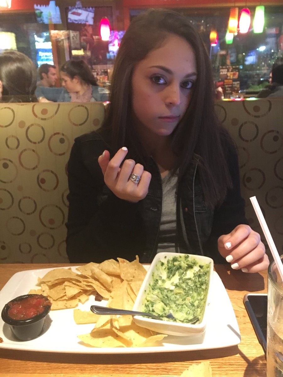 toriiwilsonn_'s tweet photo. She thought the food was pretty, I thought she was prettier๐๐ @celestemariexs #clichecaption https://t.co/axFIk6Vxkv