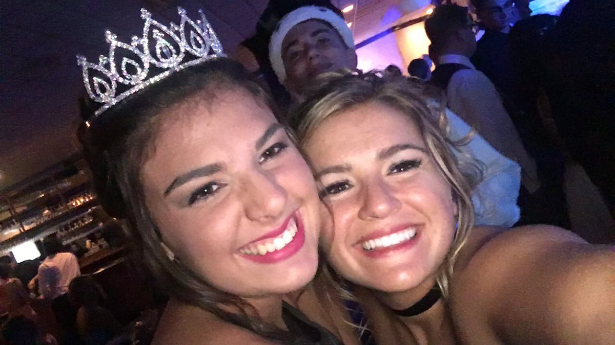 MMaegam's tweet photo. So happy for this beauty💕 even tho she was on crutches she looked amazing💗 love you #princesstay https://t.co/NwYPoxRzCn