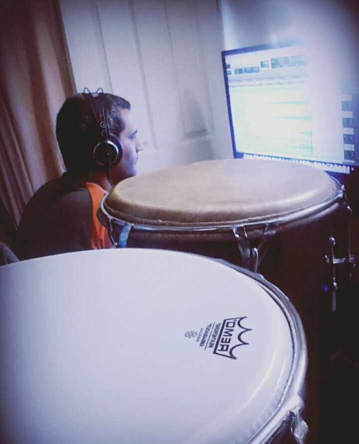 PerfusionVen's tweet photo. Sábado de #produccionmusical en @twinstudiopro, @morochogavidia grabando #percussion.. Llegó Perfusión #bailador!!! https://t.co/lupzaE538F