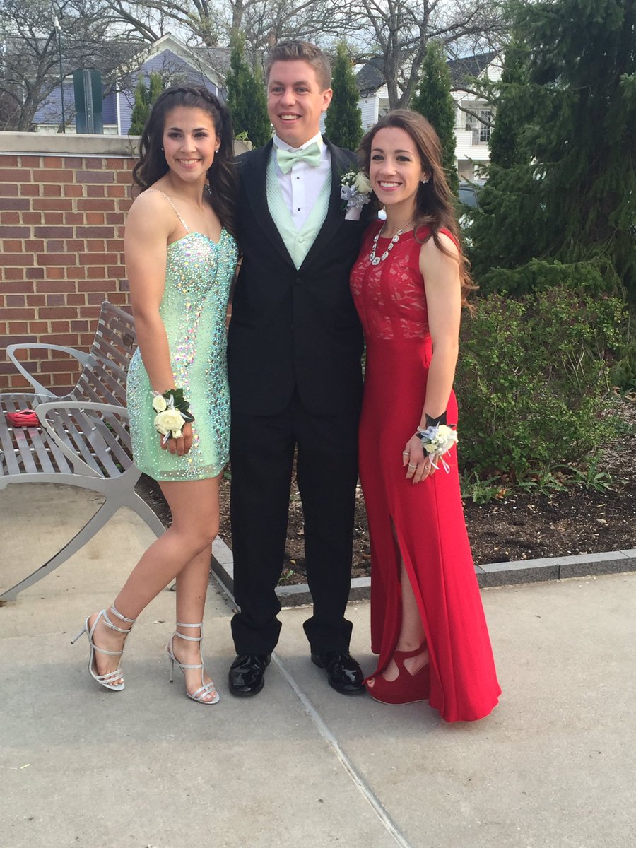 georgiaegner's tweet image. 4 years ago I was a 3rd wheel to junior prom, today my sister was the same 👯 #prom2012 #prom2016