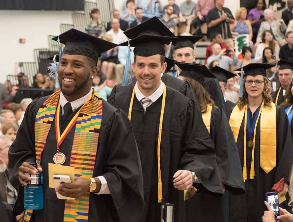 FerrisState's tweet photo. Here are more scenes from #FerrisGrad2016, on Saturday. #FERR1S #BulldogForLife https://t.co/aQ2ay4VXiO