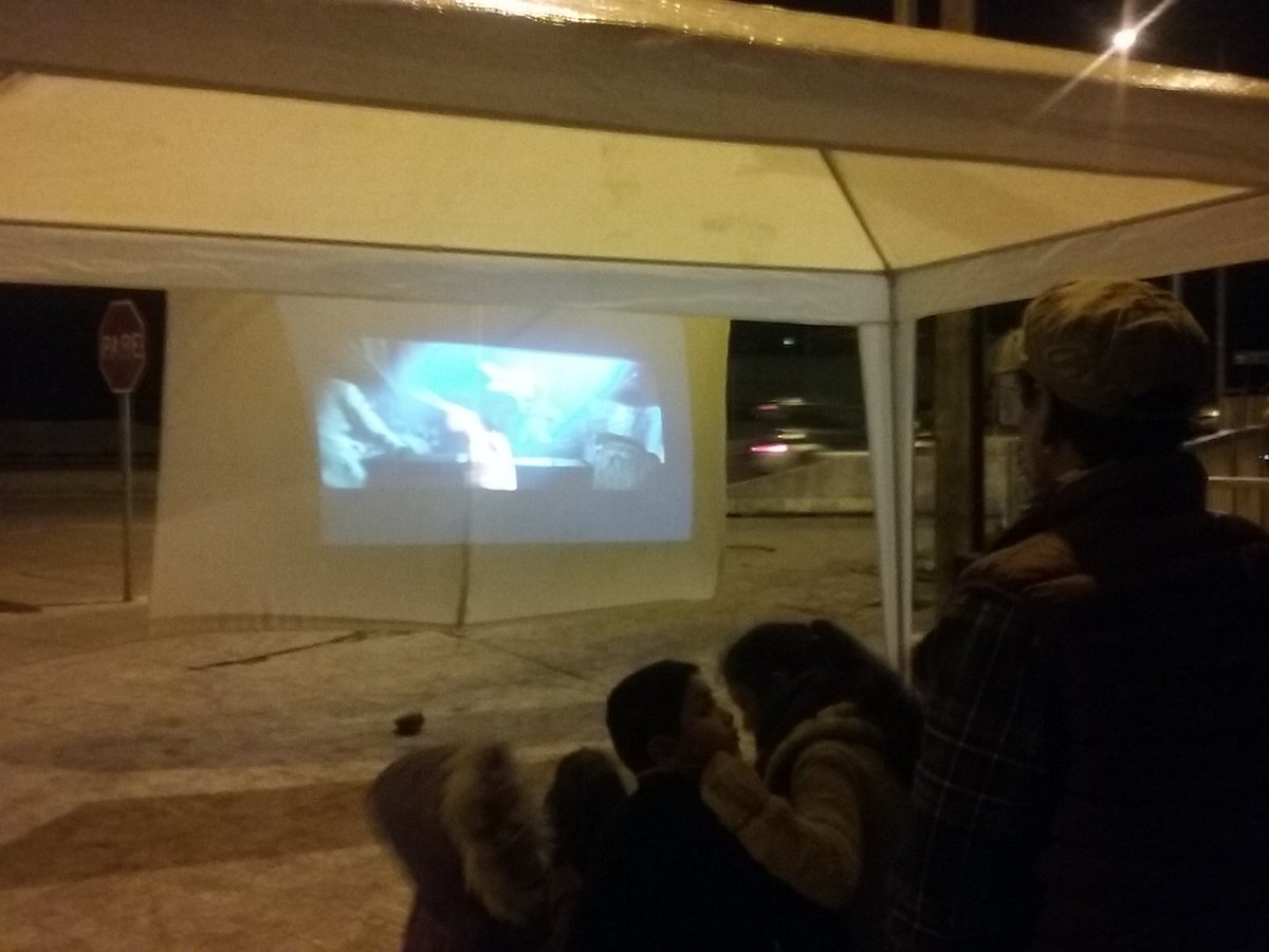 claudiovasquezg's tweet photo. Cine para niños en la Barricada del puente Gamboa
CHILOE RESISTE https://t.co/gaiORkns2M
