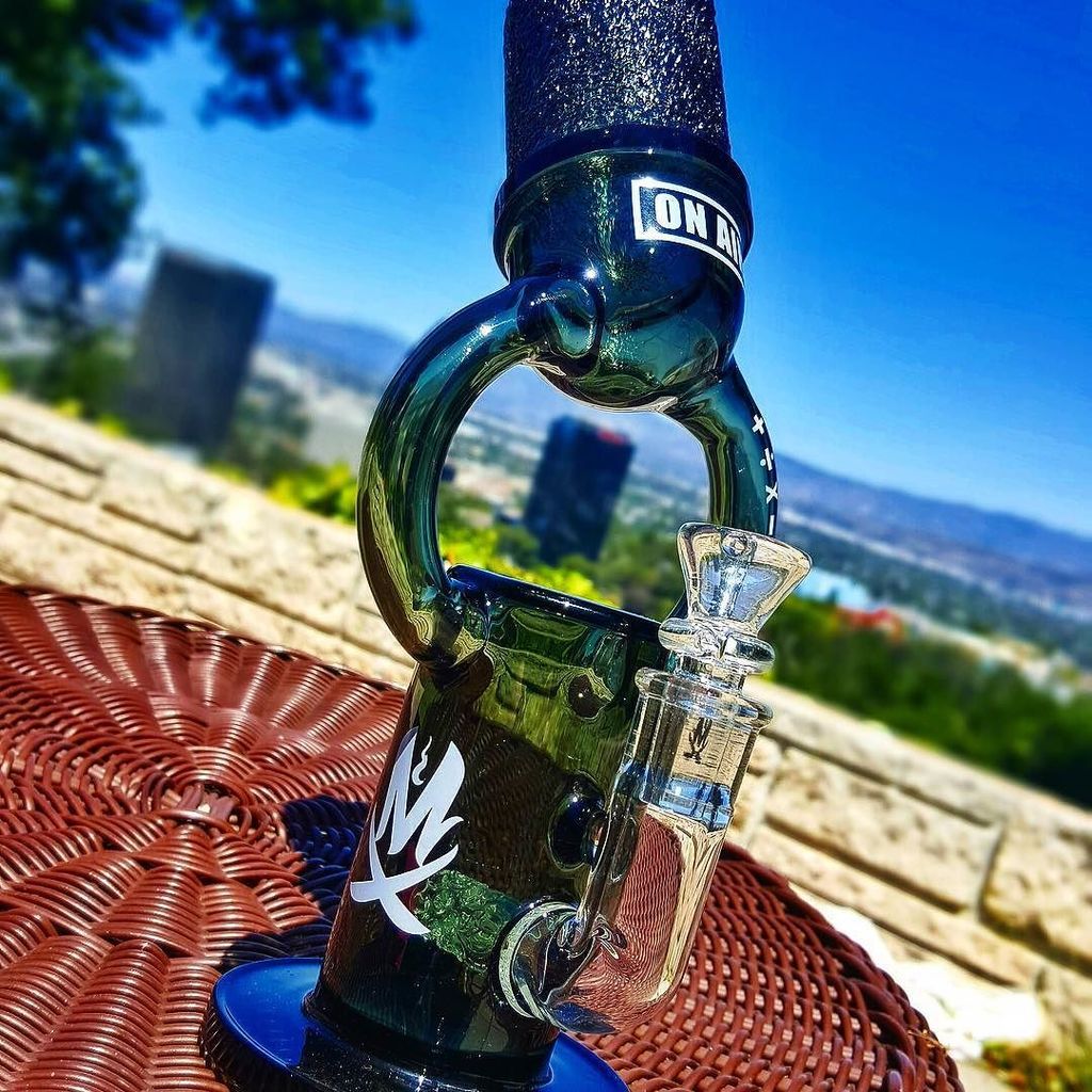 PipelineDistro's tweet photo. #SunnyDays 😎🌤 calls for a #SunnyBlaze 👷🏽✊🏼🍁🔥💨 My #Lungs are about to go #OnAir 🎙🎙🎙😂😂 #DoTheMath ➕➖➗✖️ #MX #Mathemat… https://t.co/Rny6TVBl1A