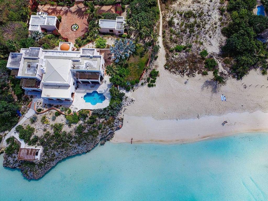 Spot us if you can! @beaches_n_resorts 
Captured by <a href="/travelingdorks/">Jason Nunez</a> with DJI Phantom 3

#sapodillabay #turksandcaic…