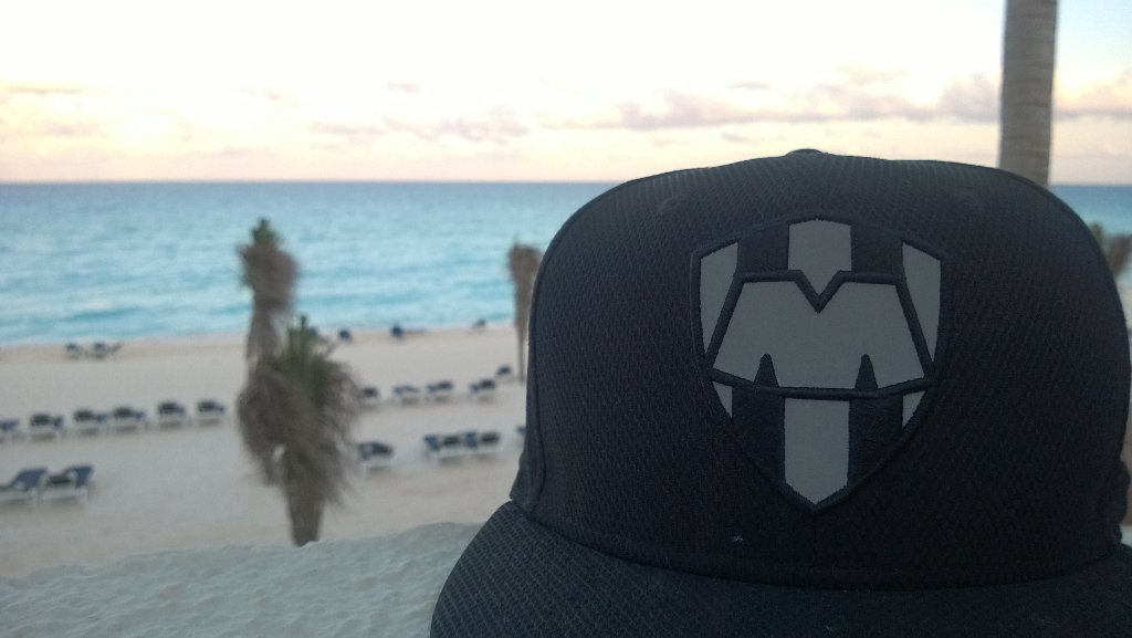 twit_castillo's tweet photo. Apoyando a @Rayados .Recargando pilas para la liguilla @lamolechida @morgamrayado @albertochavezv @MorocoPalacios https://t.co/rlUMawqp3l