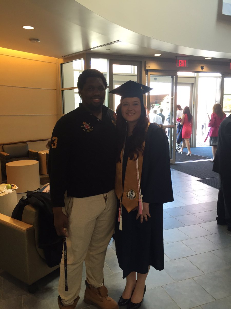 a1phamalik's tweet image. Go go best friend that's my best friend #congratsongraduation