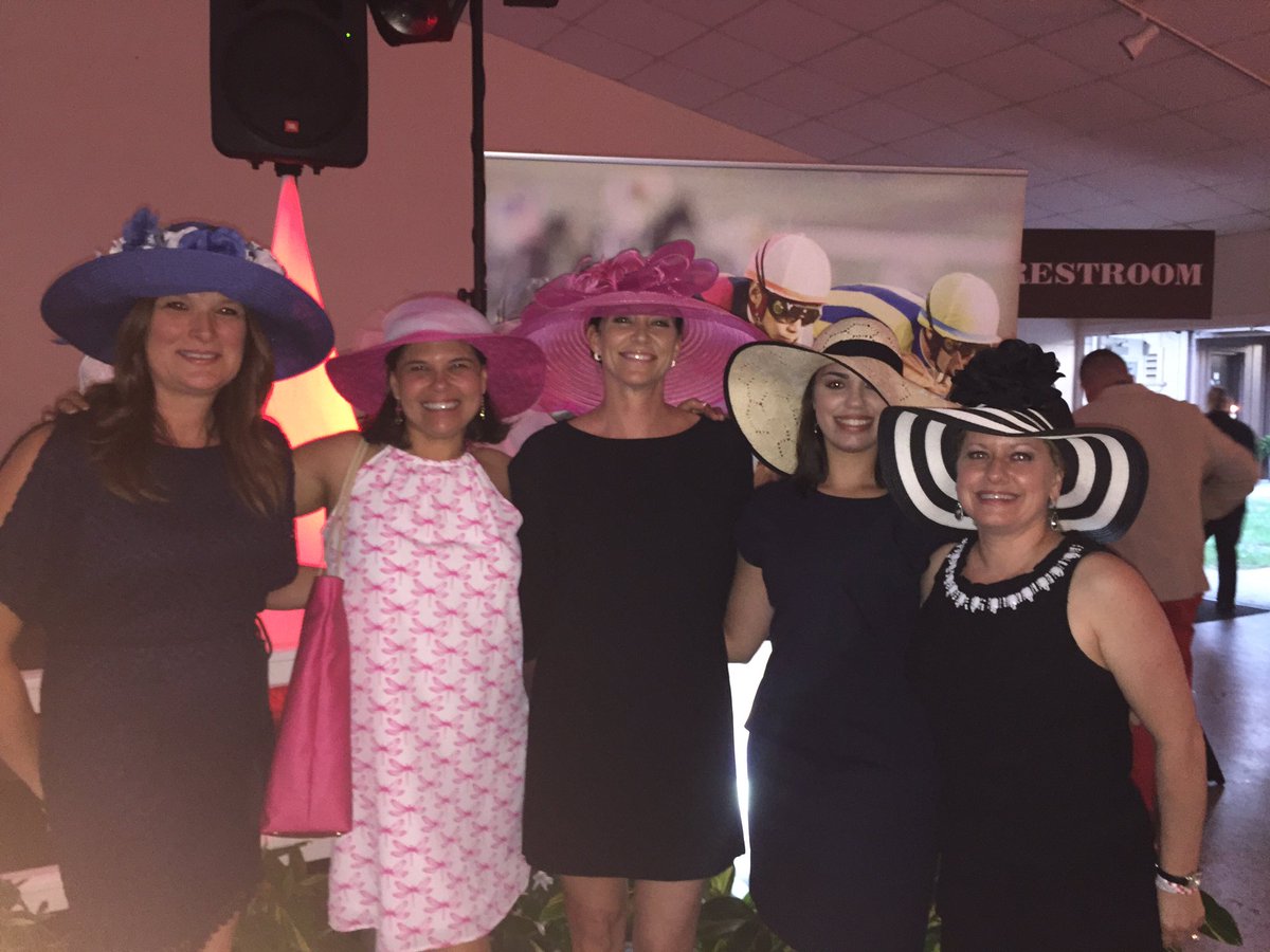 MasterfieldRE's tweet image. The ladies are having a blast at the Run for the Roses #wojsl4r2016 #therecollection @TheRECollection