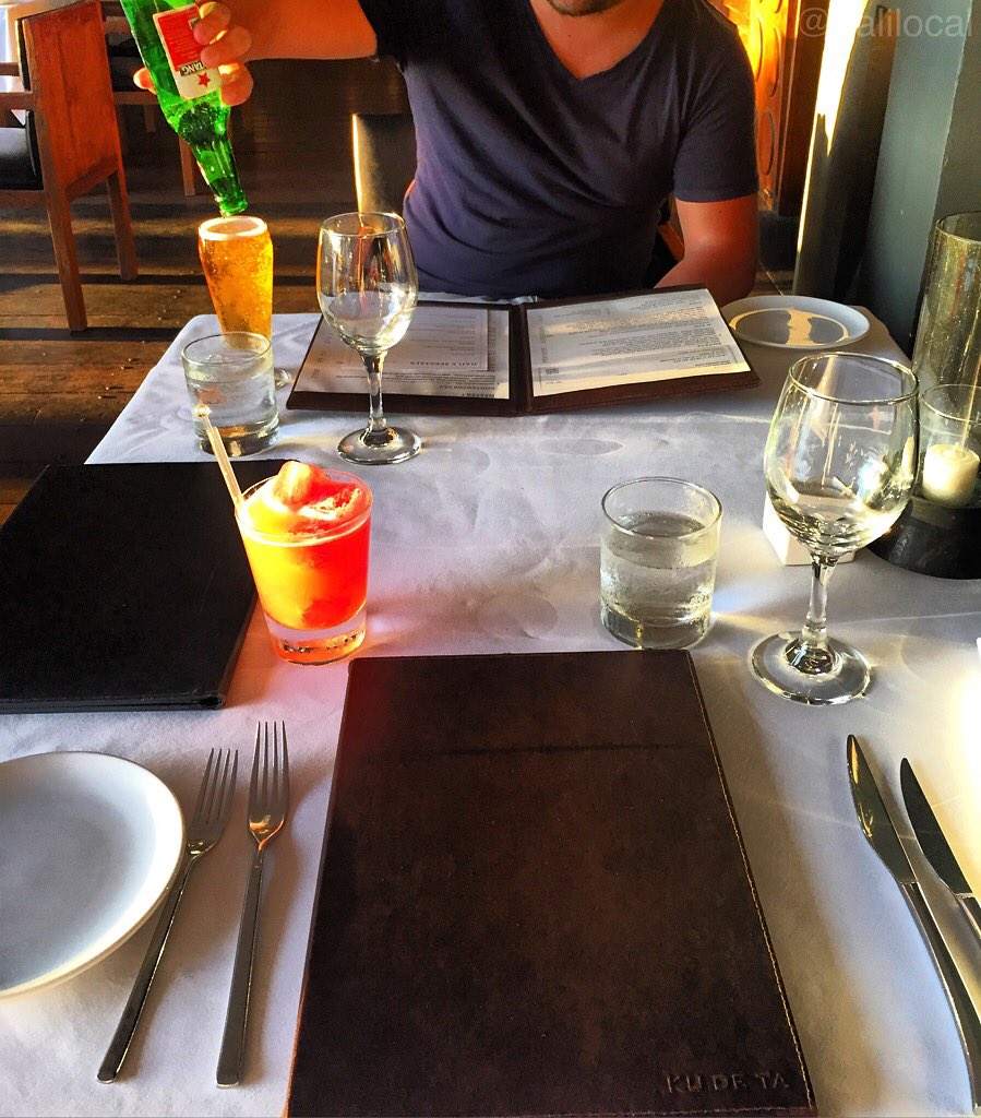 TheBaliLocal's tweet photo. Dinner and a show 🍹☀️ @kudetabali #bali #travel #food #wanderlust https://t.co/YjQGI8yr78