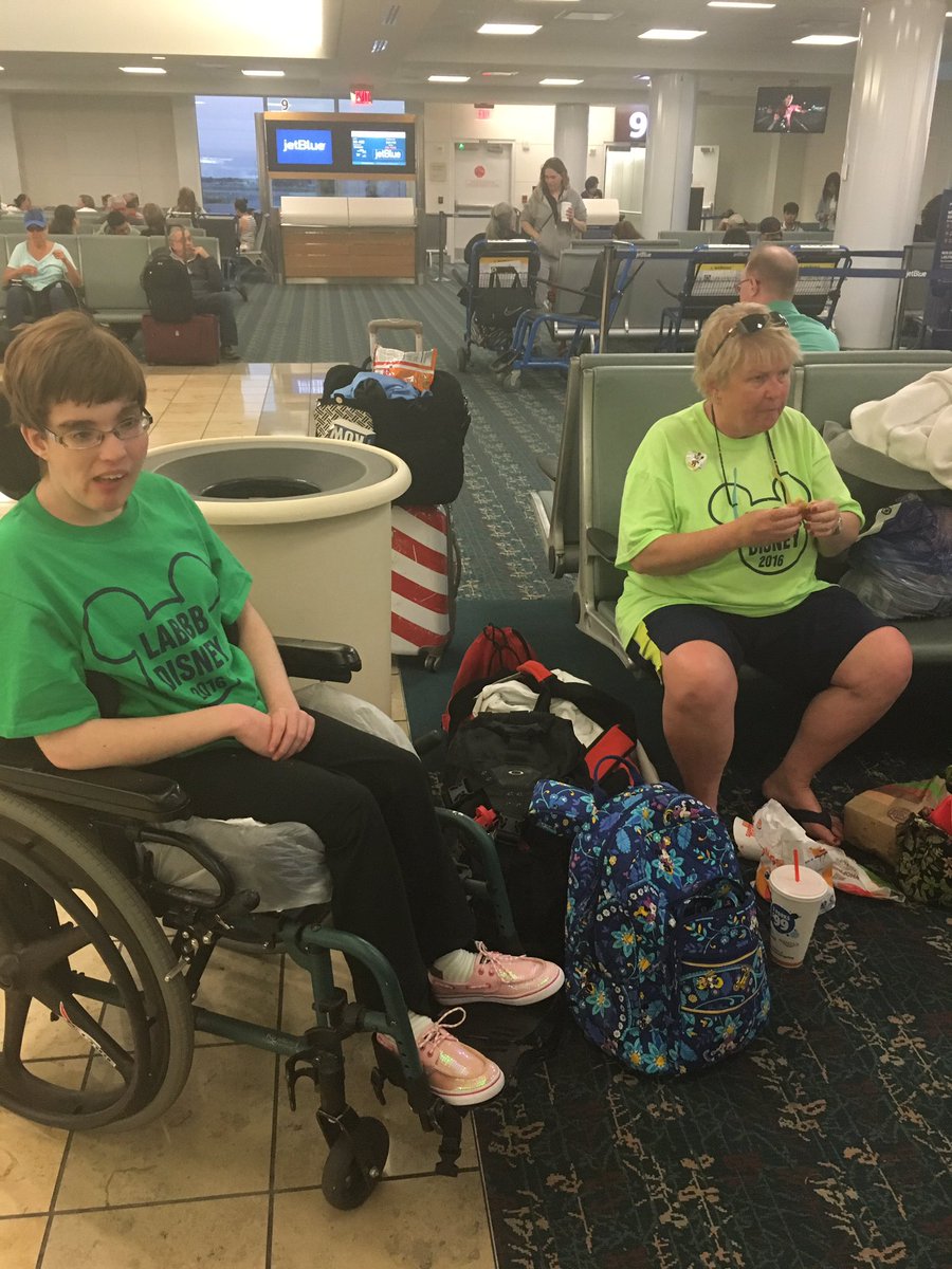 LABBBREC's tweet photo. #LABBBDISNEY2016 group waiting patiently https://t.co/quXTdykIWA