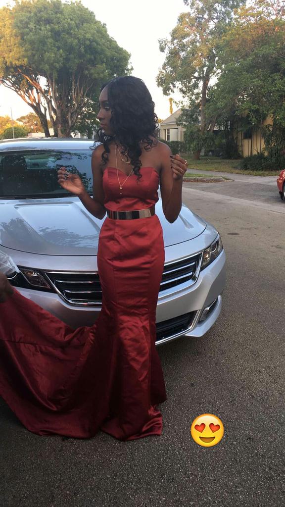 lovelythrudn_xx's tweet photo. That's my sister, That's my sister.😍✨💞#turnertechprom https://t.co/0jcTHh1F4d