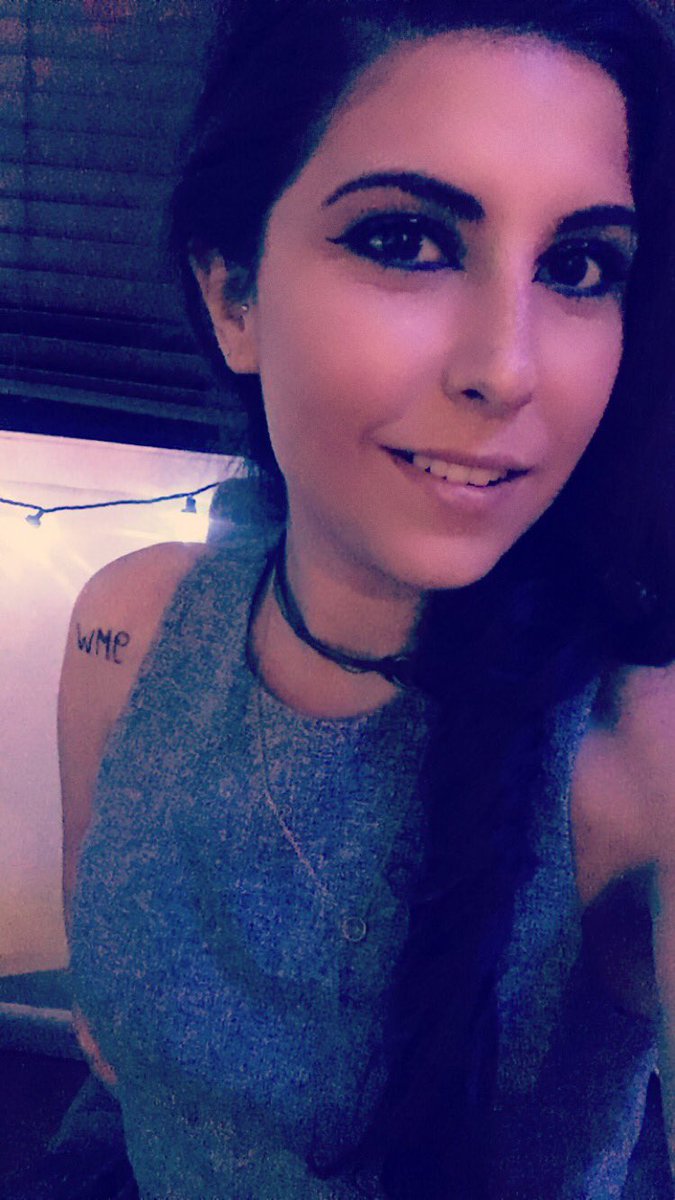 aannggeellll's tweet image. Back at it again looking like a mall goth #setlife #bionicactress