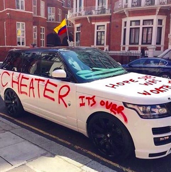 9GAG's tweet image. When my friend cancels plans with me and I see them in another friends story