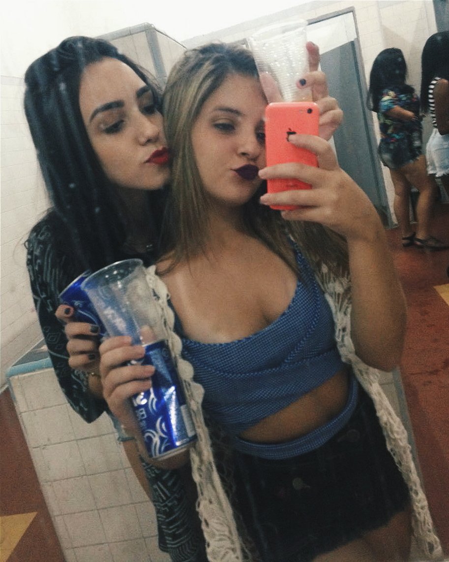 b_atrizsantos's tweet image. Amiga parceira, só se for amiga solteira!!!! ❤❤ #quemviumentiu #naquelepique #spml