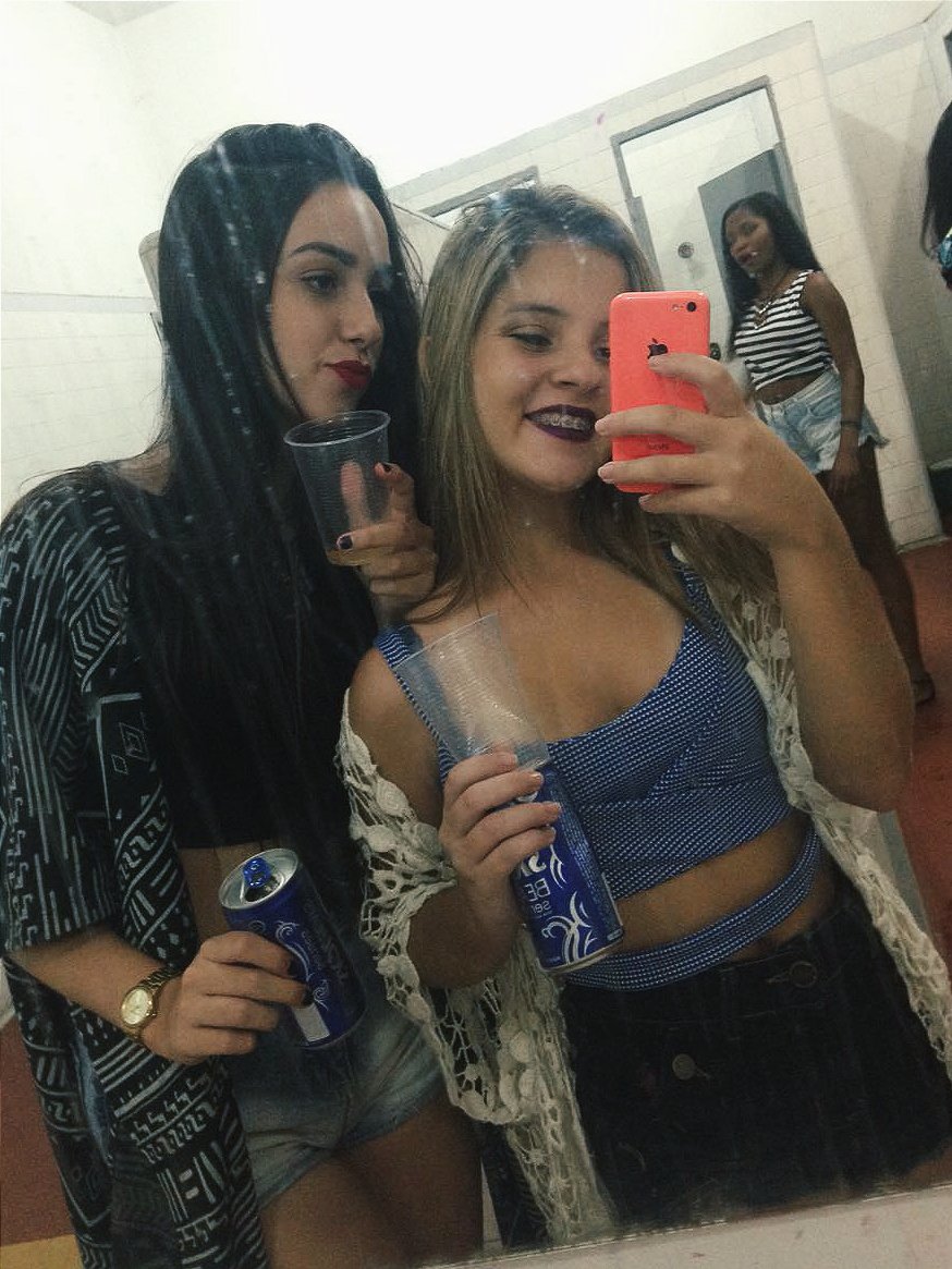 b_atrizsantos's tweet image. Amiga parceira, só se for amiga solteira!!!! ❤❤ #quemviumentiu #naquelepique #spml