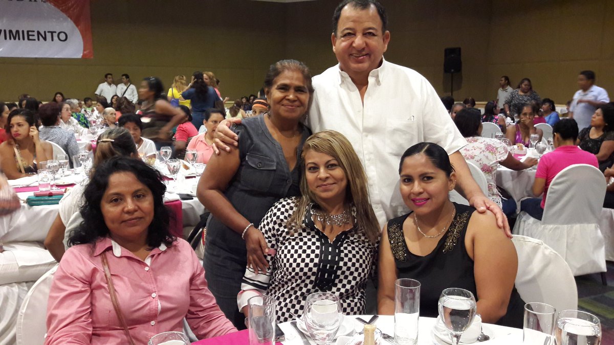 LloydWaltonA's tweet photo. Mi reconocimiento a las mujeres por sus grandes aportaciones para la construcción de un mejor #Acapulco y #Guerrero. https://t.co/DubRobORGS