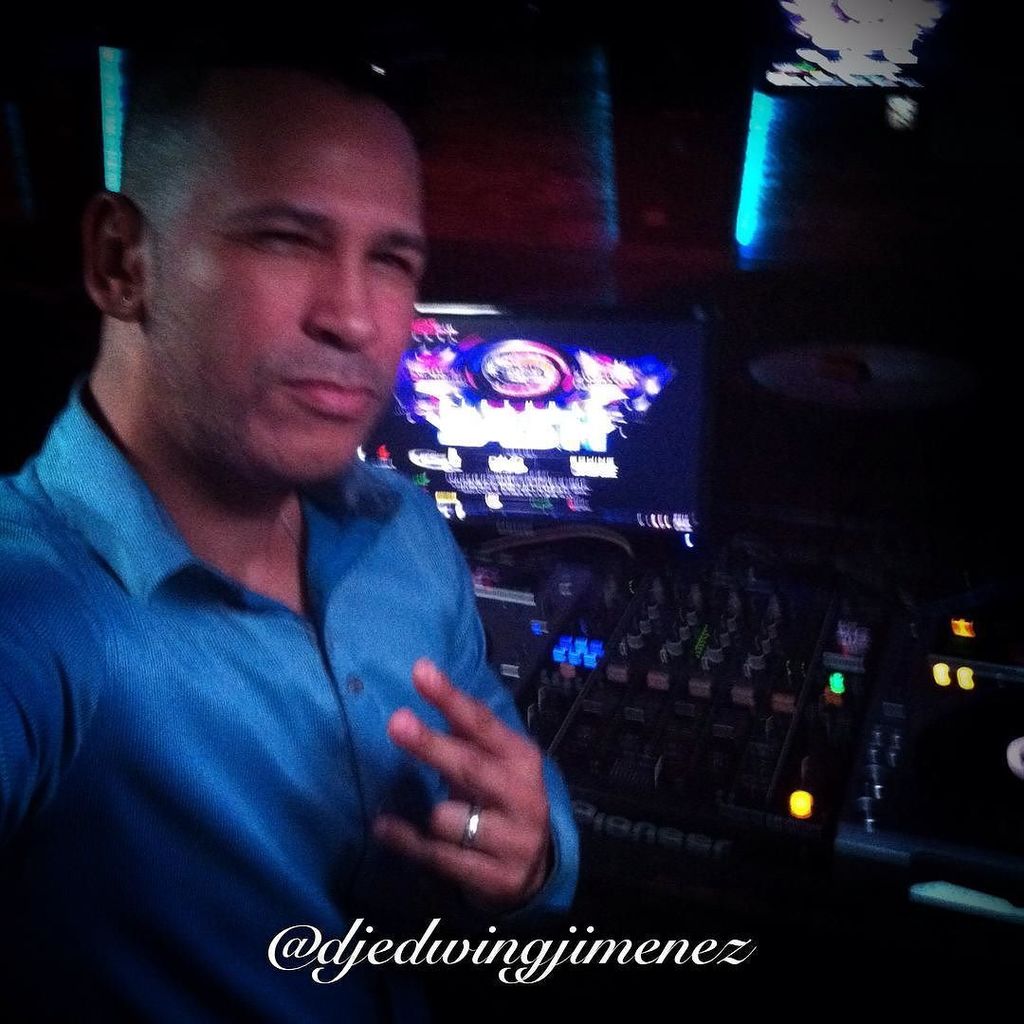 MiguelFflorees's tweet photo. Ready 👀 #djedwingjimenez #selfie #instaselfie #pioneer #pioneerdj #disco #club #discoteca #tracktordj #nativeinstr… https://t.co/R4cVqbehgC