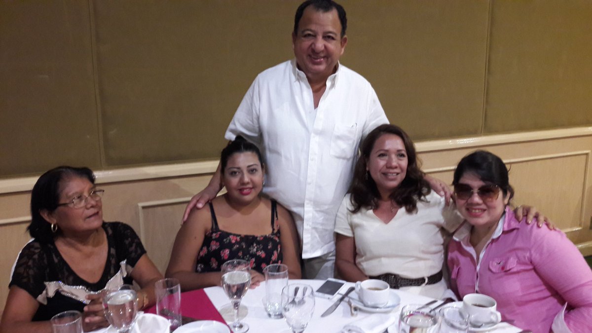 LloydWaltonA's tweet photo. Mi reconocimiento a las mujeres por sus grandes aportaciones para la construcción de un mejor #Acapulco y #Guerrero. https://t.co/DubRobORGS