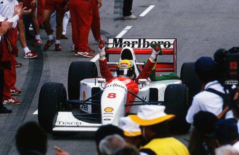 F1Tornello's tweet photo. La última victoria de Ayrton Senna, la #41, en Adelaida, GP Australia '93. Foto @SennaImages https://t.co/AJQBQtRIRh