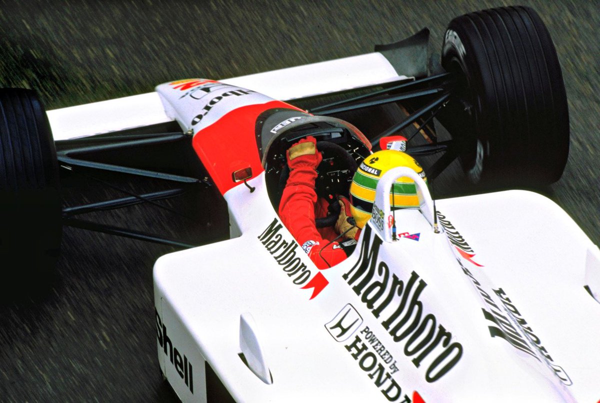 SennaImages's tweet photo. Ayrton Senna, McLaren Honda MP4/4 - 1988. #F1 https://t.co/qGKdNVNHcV