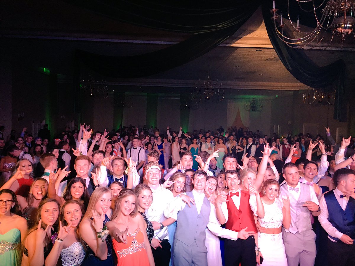 GEHSBlazers's tweet image. Thank you Mrs. Arends and Ms. Ramsay for sponsoring an awesome prom!  #enchantedforrest