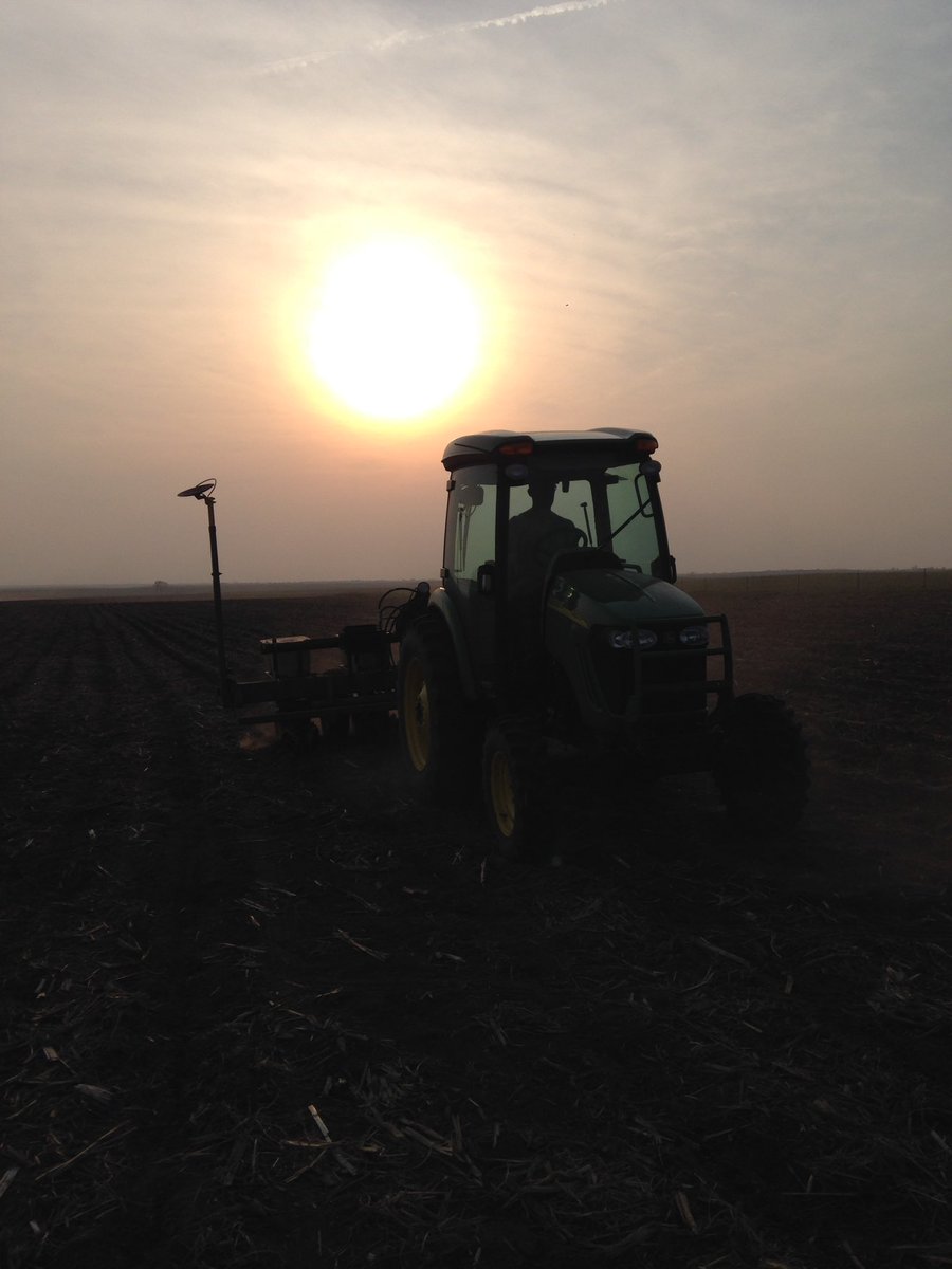 JLB04's tweet image. @JoshuaMitzel riding off into the sunset! #Pioneer #CornPlot
