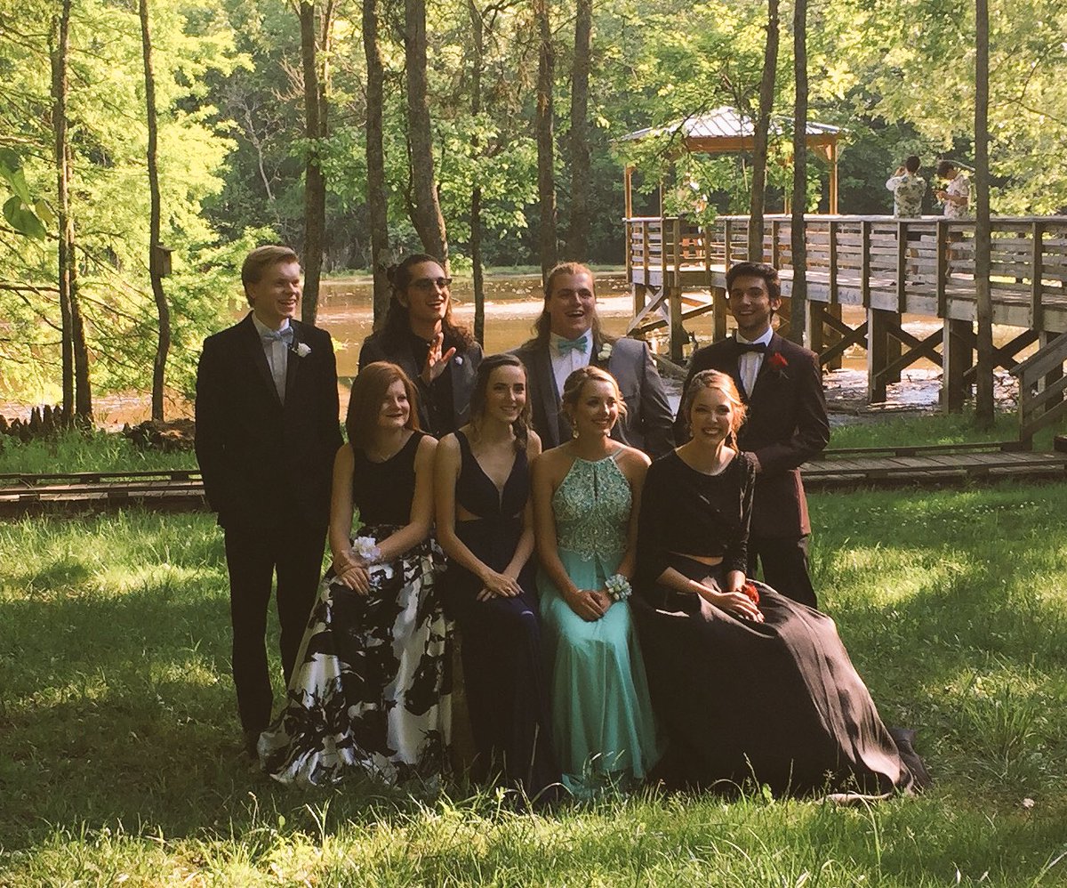 DeLaRosaMelly's tweet photo. It's here #ghsprom2016!! https://t.co/RWeB5ZETRw