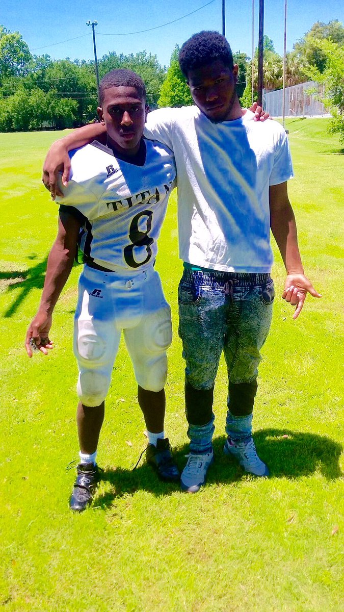 moneyboyquan_'s tweet image. Ball hard posted on Twitter just to motivate him @__kolbyyy 🏈✨ #5Touchdowns