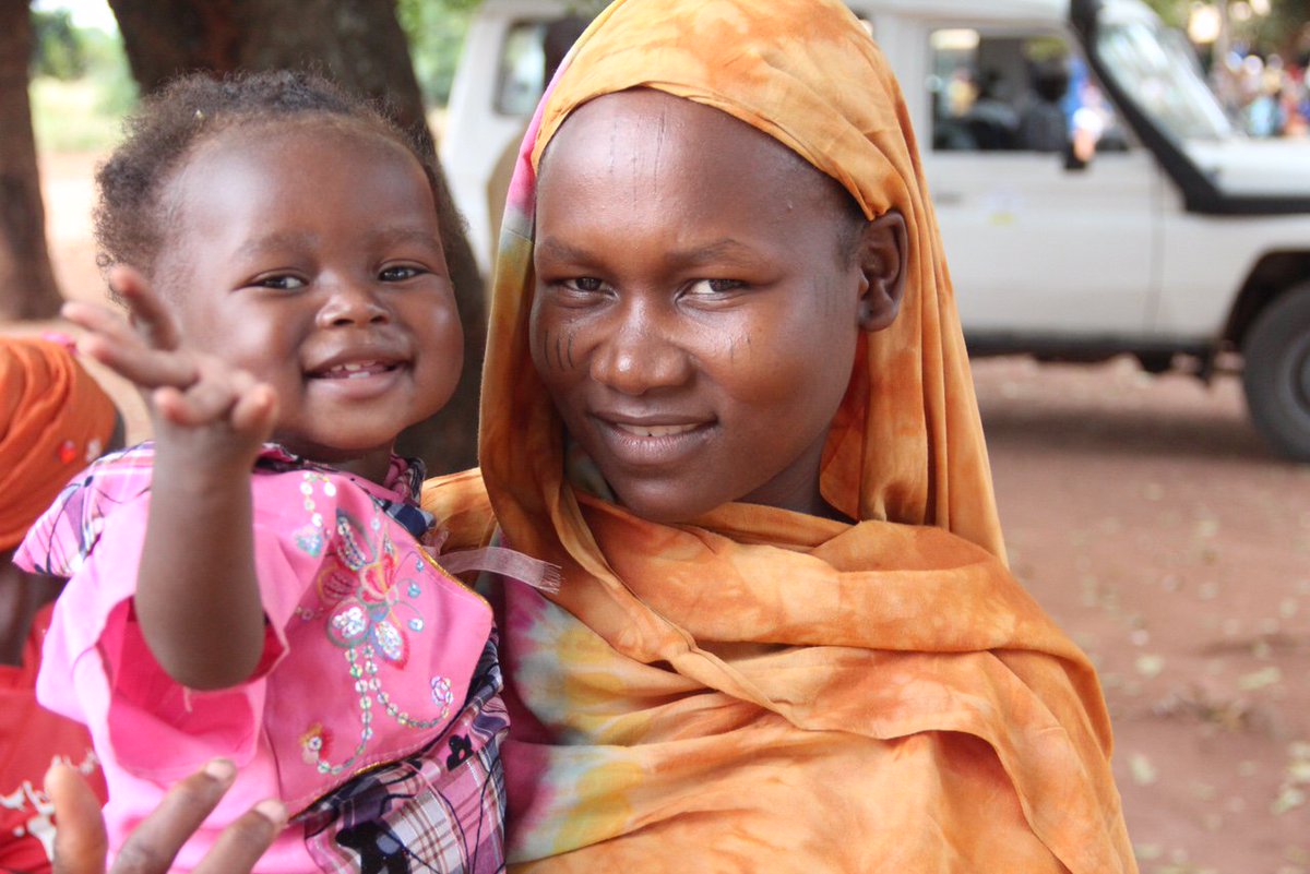 피난 중 혼자가 된 어린이들이 하루빨리 부모님의 품으로 돌아갈 수 있게 만들어 주는 유니세프의 RapidFTR 어플리케이션 ▶goo.gl/S47kZ2