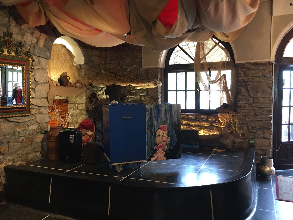 PozpozikEventos's tweet photo. Sesión de magia en @eltxakoli han sido unas comuniones geniales! #magia #comuniones #bilbao #ElTxakoli https://t.co/2h6py1kkH5