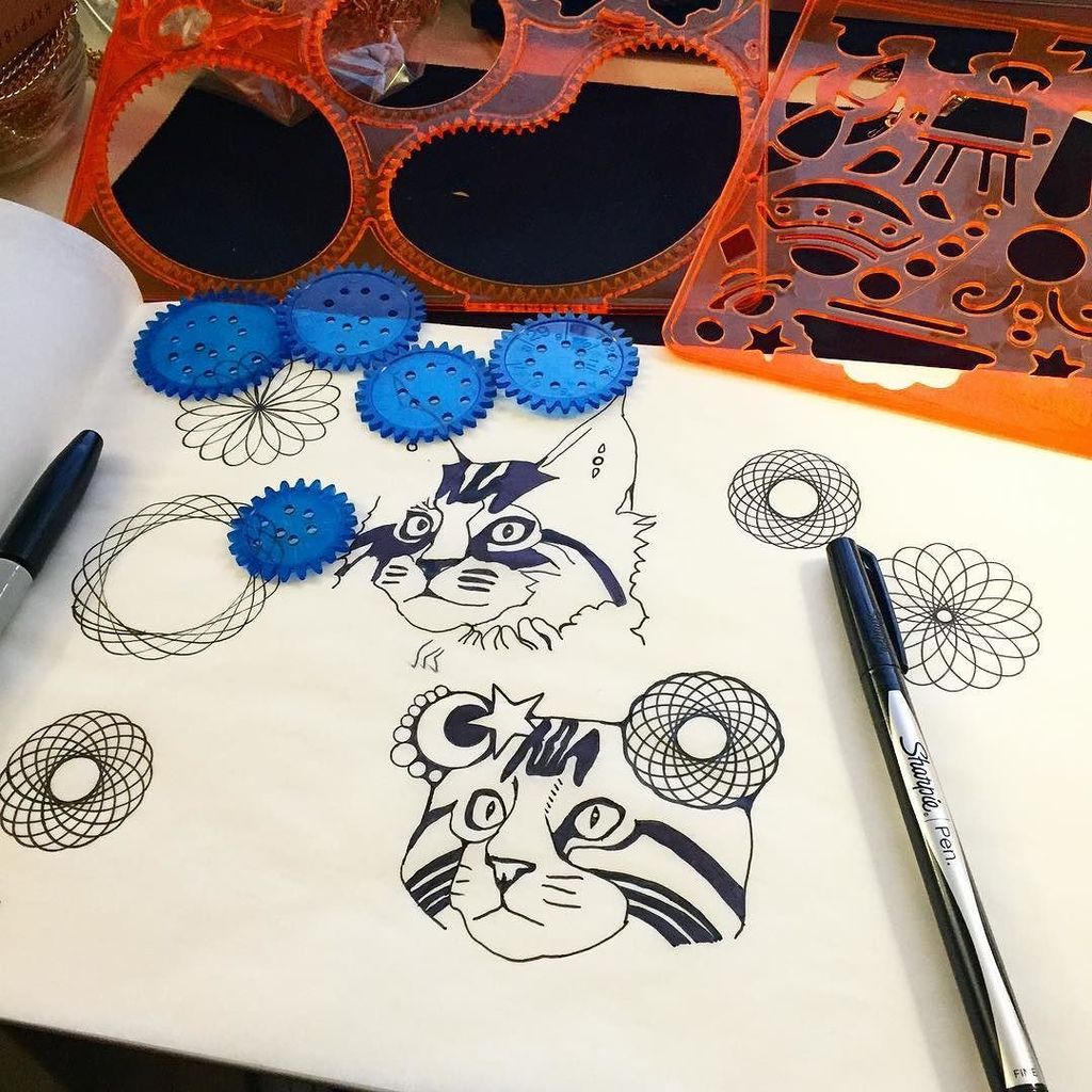 DittoGooey's tweet photo. My Spirograph is better than yours. #FreakFlow #meow #spirograph https://t.co/BD6wvNApX5