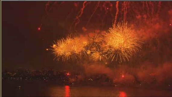 AndreaWBZ's tweet photo. Fireworks over The Charles tonight for #MIT100 https://t.co/BfFkagt8fo