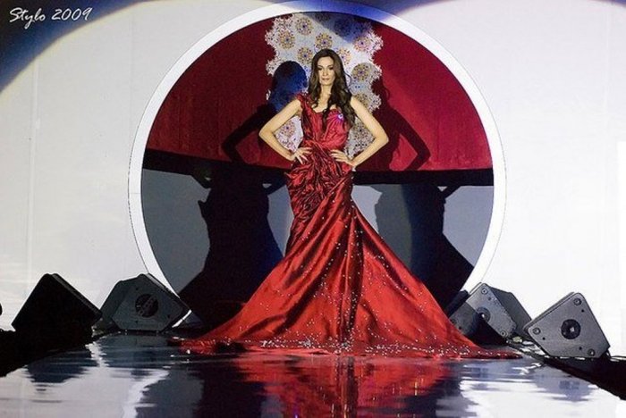 TheMarieReyes's tweet image. .@MarkDeuberMD You should have grabbed this one - just a cool $30m #NBD #buytwo #oneforme #RHOD 💃🏻