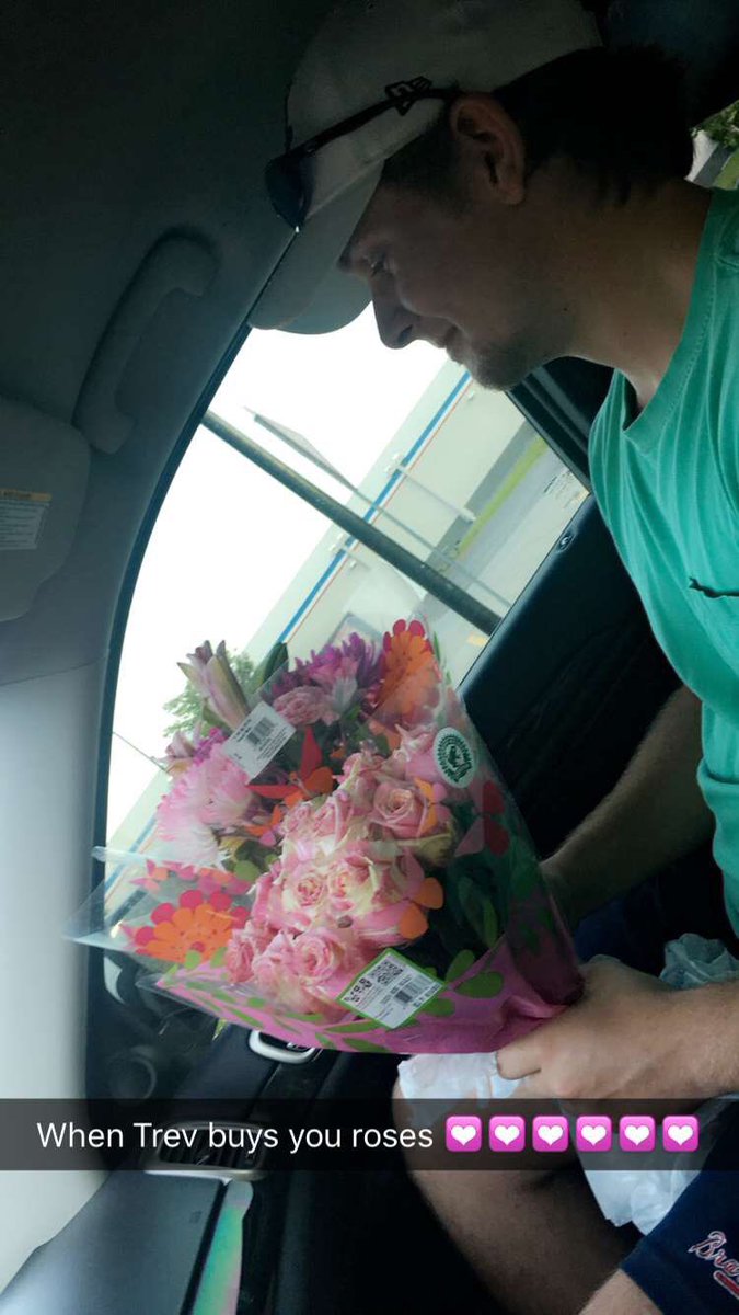 edwards_logan's tweet photo. Thank you for making this day so special and supporting me every step of the way. Love doing life with you 💟🎓 https://t.co/TpNNLnX0y5