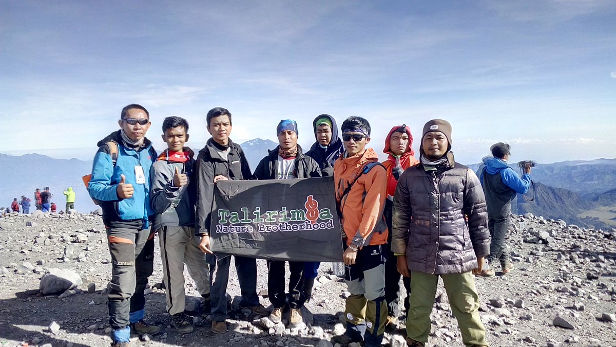talirimba's tweet photo. Talirimba Indonesia on top mt. Semeru 4 Mei 16 @infopendaki @pendakign @infogunung Salam sinergy @Relindo_Jakarta https://t.co/iTSX1RDFsU
