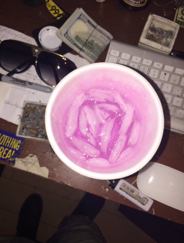 ReallyNotaPlug's tweet photo. Please drink responsibly. #lean #leanfam #leanplug https://t.co/CP7BEDpnLj