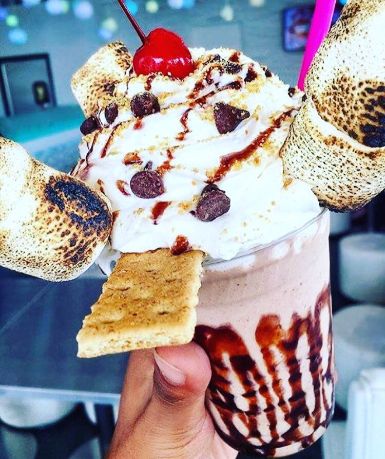 Snowopolis's tweet image. Tag ur drinking buddy! #Snowopolis #smoresshake