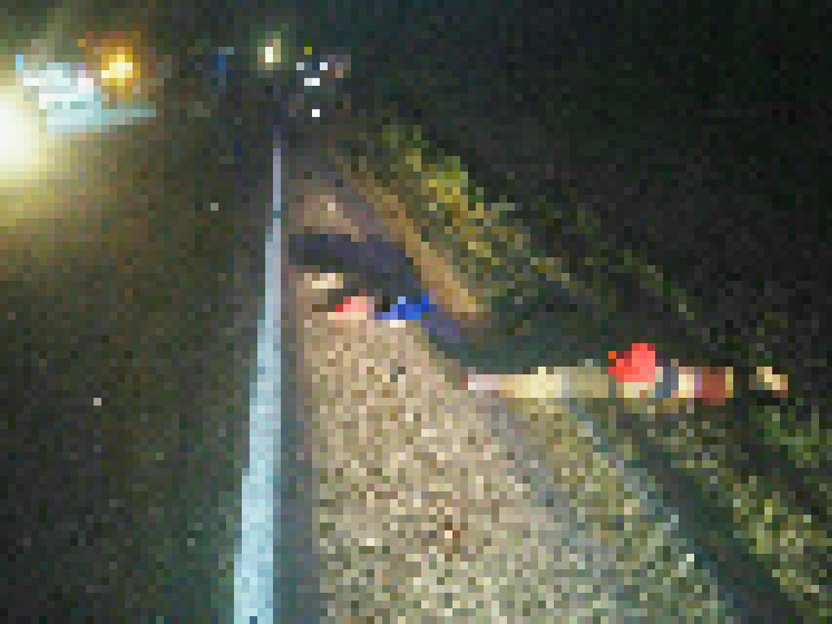 BomberosHn's tweet photo. Carretera CA13 Arena Blanca Yoro colisión entre moto y turismo deja 2 heridos y motociclista muerto https://t.co/ql5MV4sfkK