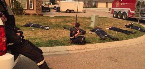 MyMcMurray's tweet photo. Fire Chief shares story behind viral Fort McMurray photo: https://t.co/QjPLDE6oki #ymmfire #ymm https://t.co/DELzf5ZiRN