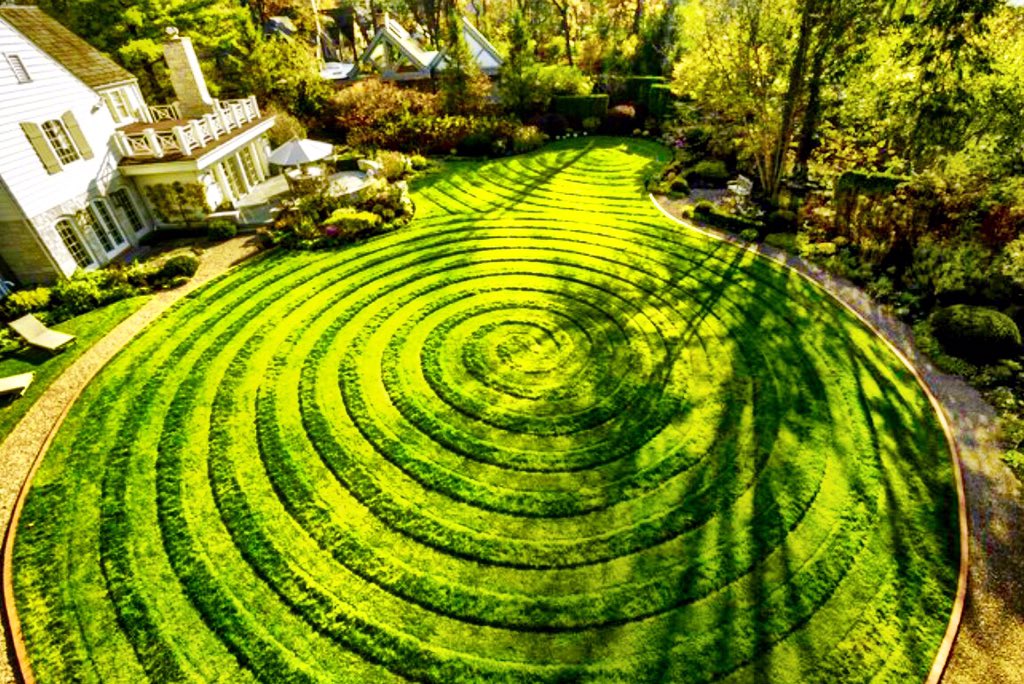 TheGardenFreak's tweet photo. Gardens...the backdrop to life. https://t.co/7C0Y2UrO2W