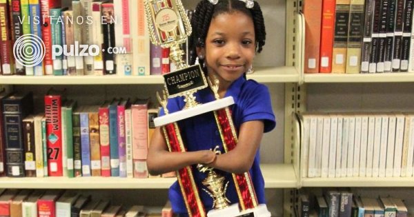 pulzo's tweet image. Niña de 7 años sin manos gana concurso de caligrafía pulzo.com/mundo/nina-de-…