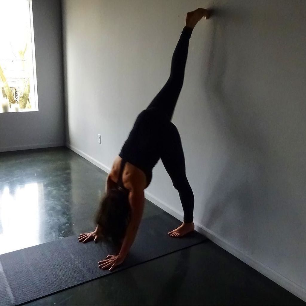 jasmine_grace's tweet image. Day 7 #yohichallenge #standingsplit #standingsplits "We are shaped by our thoughts; we bec… ift.tt/1WSj1Cj