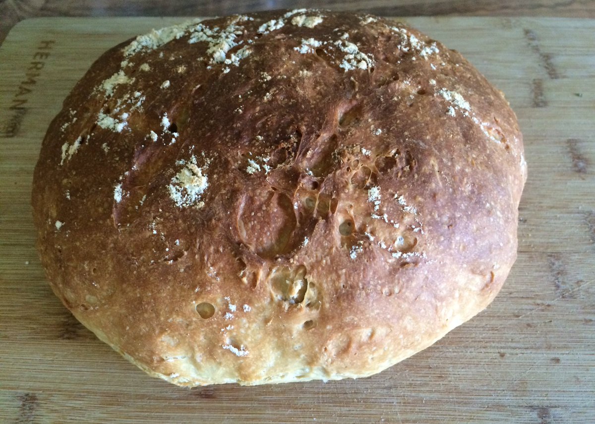 SuzannadeVries's tweet photo. Brood gebakken naar een recept uit het Down to Earth met prachtige foto's van @SachadeBoer https://t.co/kHAwe404Ec