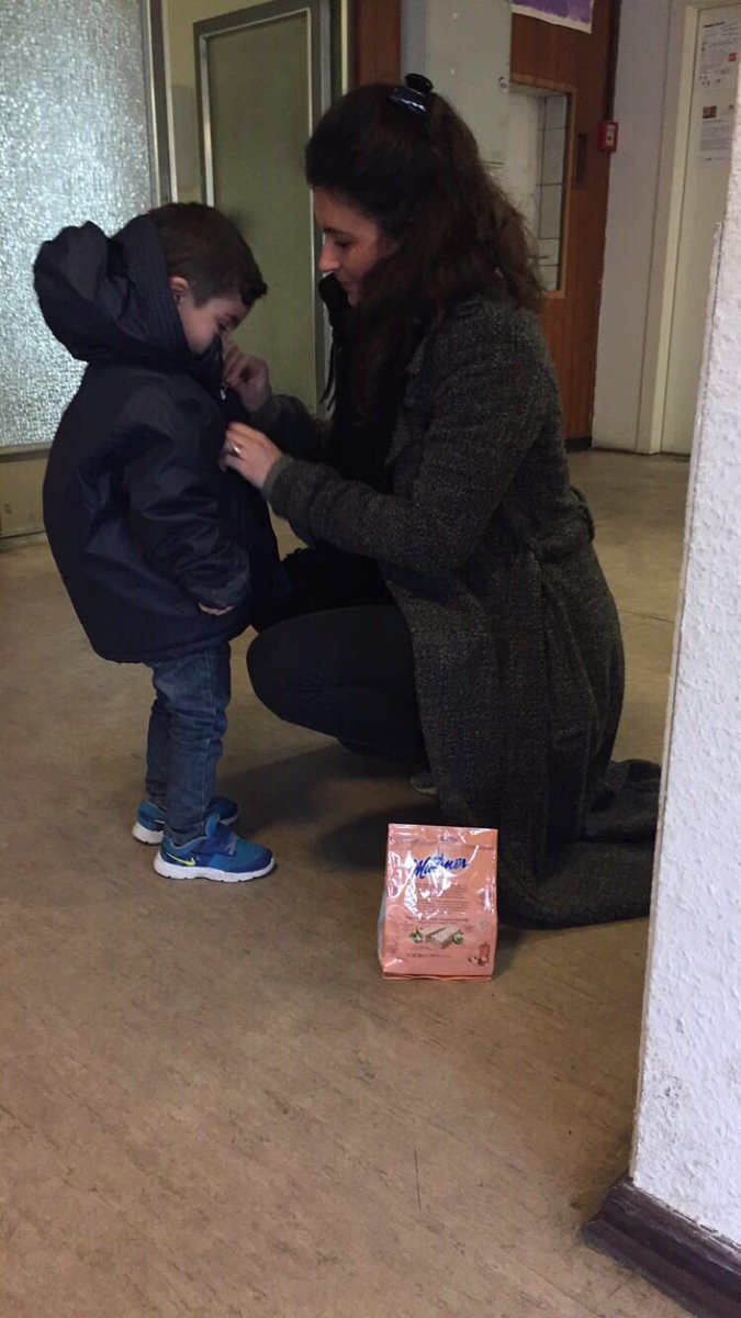 tempelhofdoc's tweet photo. If you want to know the story of Abdaziz, 4, from Aleppo follow us on @tremr_app #RefugeeCrisis @vdpenelope #Berlin https://t.co/HDxDeVnAw9