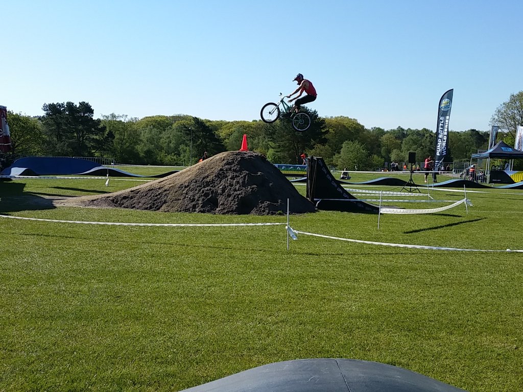 papendalbike's tweet photo. Training pumptrack battle world series in volle gang! #Bepumped #Papendal #Papendalbikeevent https://t.co/bxMsRyaRjt